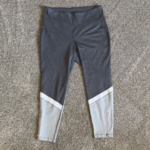 Old Navy Active Elevate Leggings in Gray and White